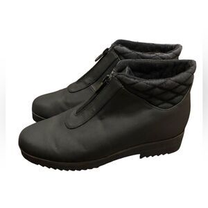 Naturalizer black slip on winter boots. Size 6.5.‎